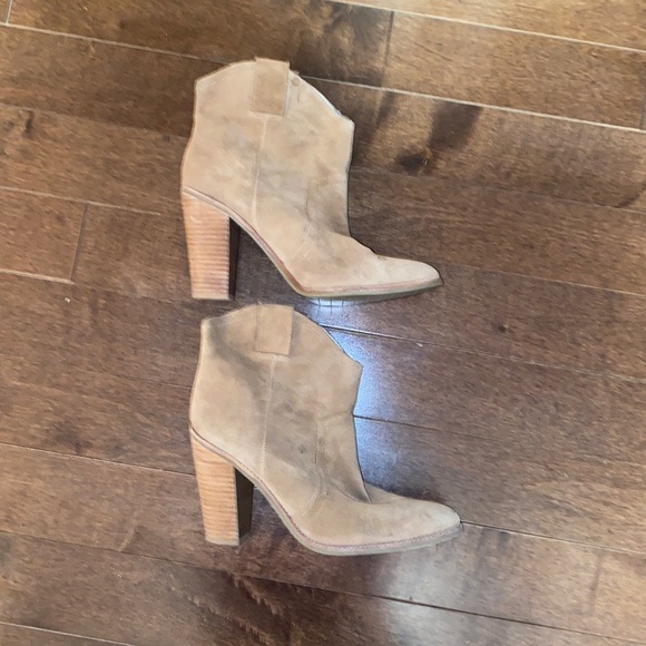 Kenneth Cole Woman’s SPARTA Cognac Brown Suede Heeled Ankle Boot Booties - Picture 3 of 10